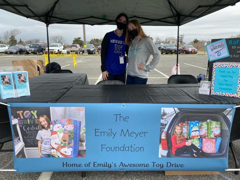 Volleyball teams volunteer at North Babylon festival