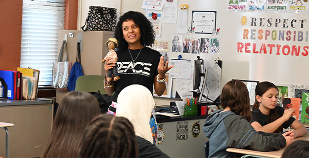 Speaker talking with students in classroom