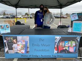 Volleyball teams volunteer at North Babylon festival